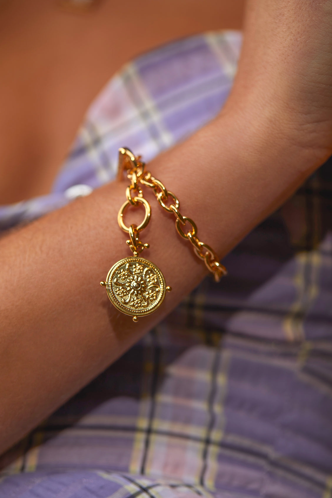 Bracelet with charms coins CORO €34,99